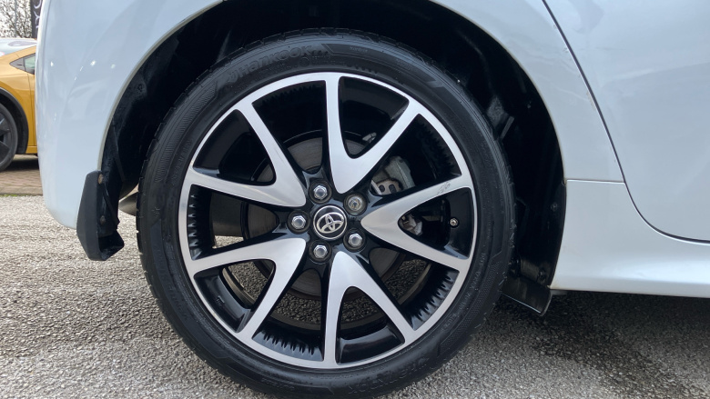 Toyota Yaris 1.5 Hybrid Dynamic 5dr CVT Hybrid Hatchback